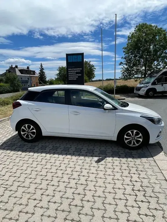 Gebraucht Hyundai i20 Active 75 PS (55 kW) 2019 Weiß Kleinwagen
