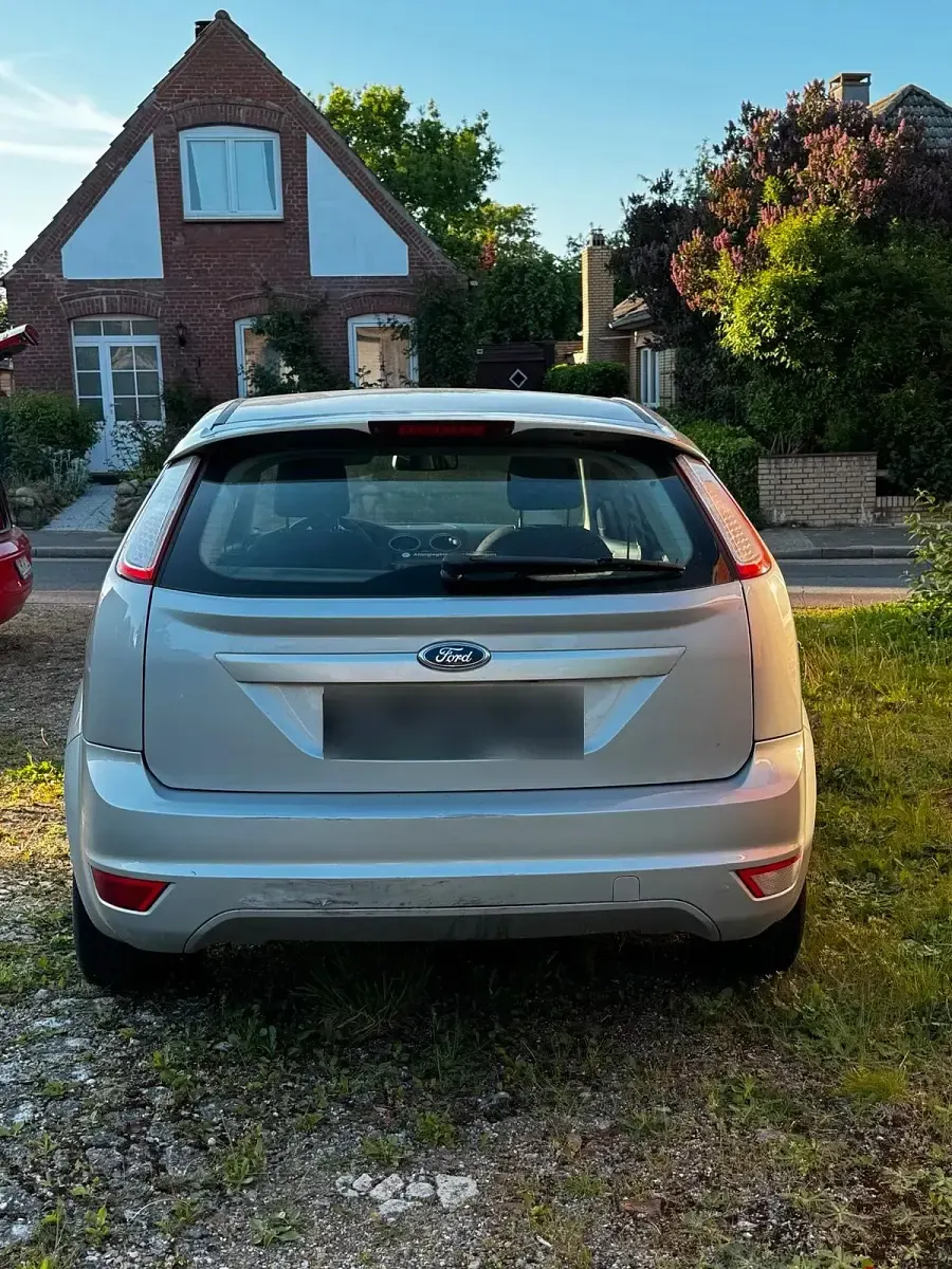 Gebraucht Ford Focus 116 PS (85 kW) 2010 Silber Kombi