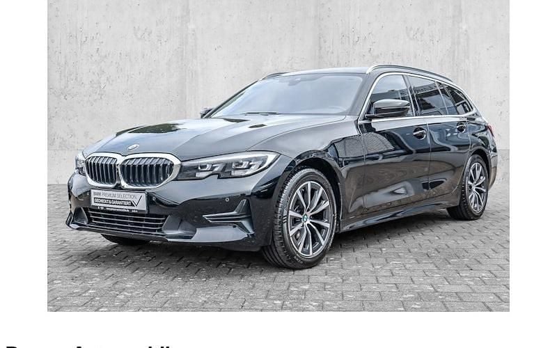 Schwarz Gebraucht 2021 BMW 318 Sport Line Kombi | 22.495 € (Fairer Preis) - Bild 1/4