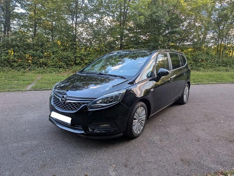 Schwarz Gebraucht 2016 Opel Zafira Tourer Edition Van / Kleinbus | 11.600 € (Etwas zu teuer) - Bild 1/4