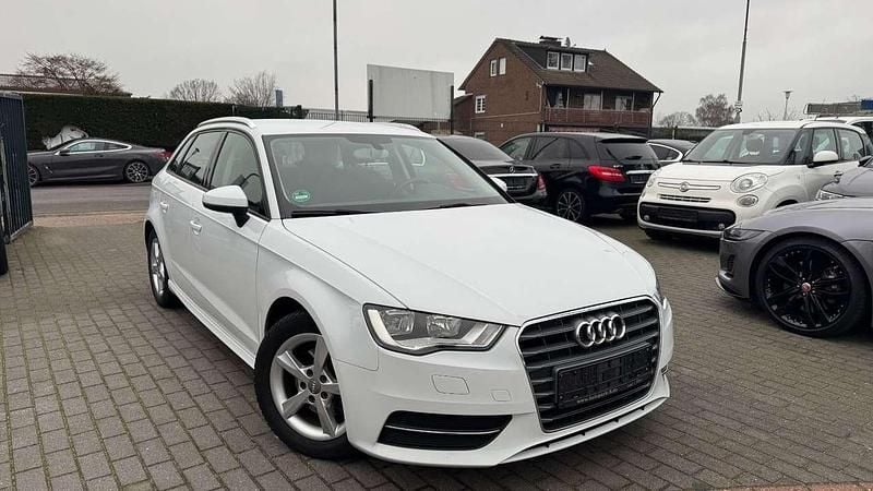Gebraucht Audi A3 Sportback Attraction 110 PS (80 kW) 2015 Weiß (gletscherweiss) Kleinwagen