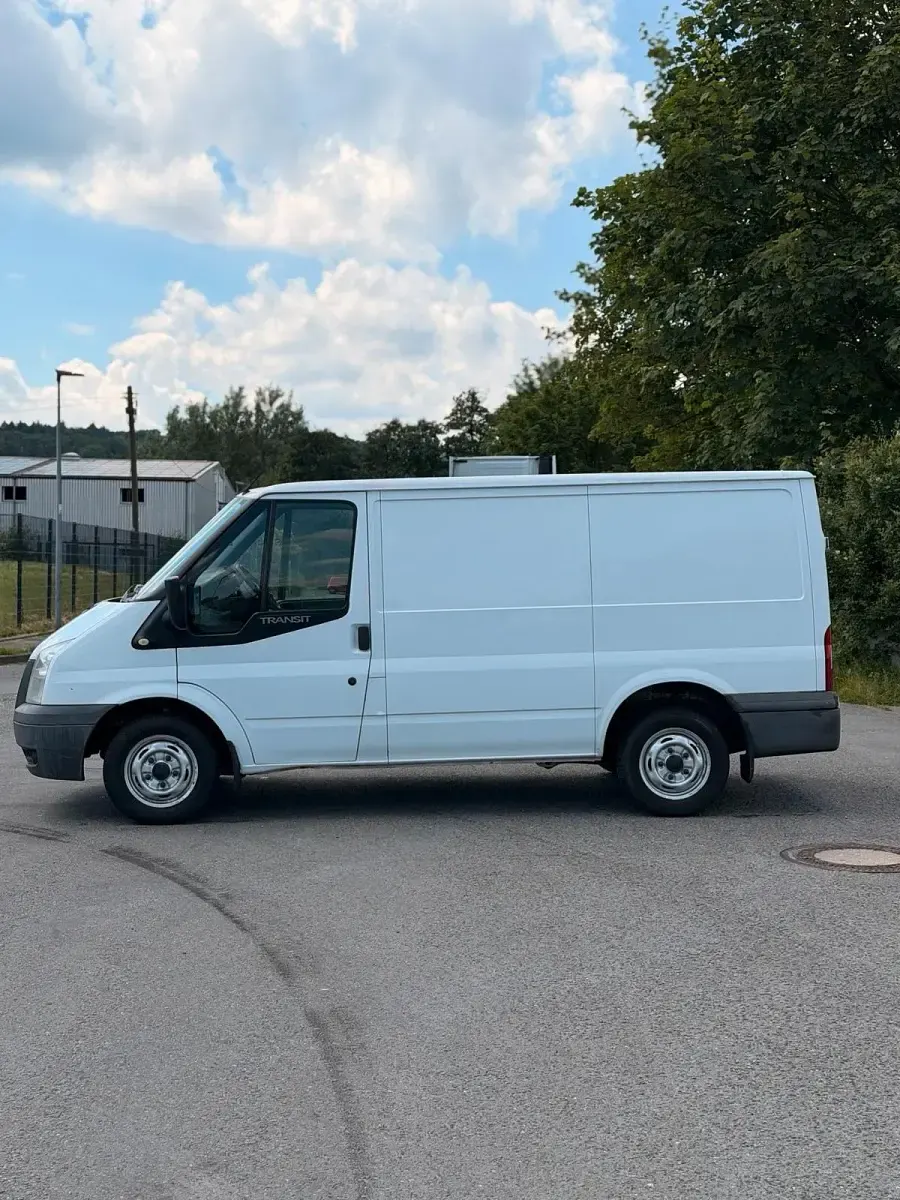 Gebraucht Ford Transit 85 PS (62 kW) 2010 Weiß Van / Kleinbus