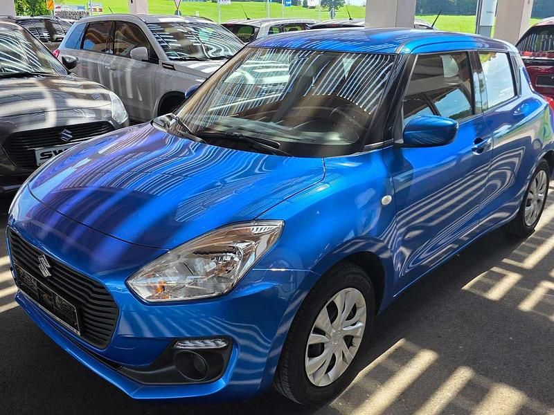Blau Gebraucht 2017 Suzuki Swift Club Kleinwagen | 9.990 € (Fairer Preis) - Bild 1/4