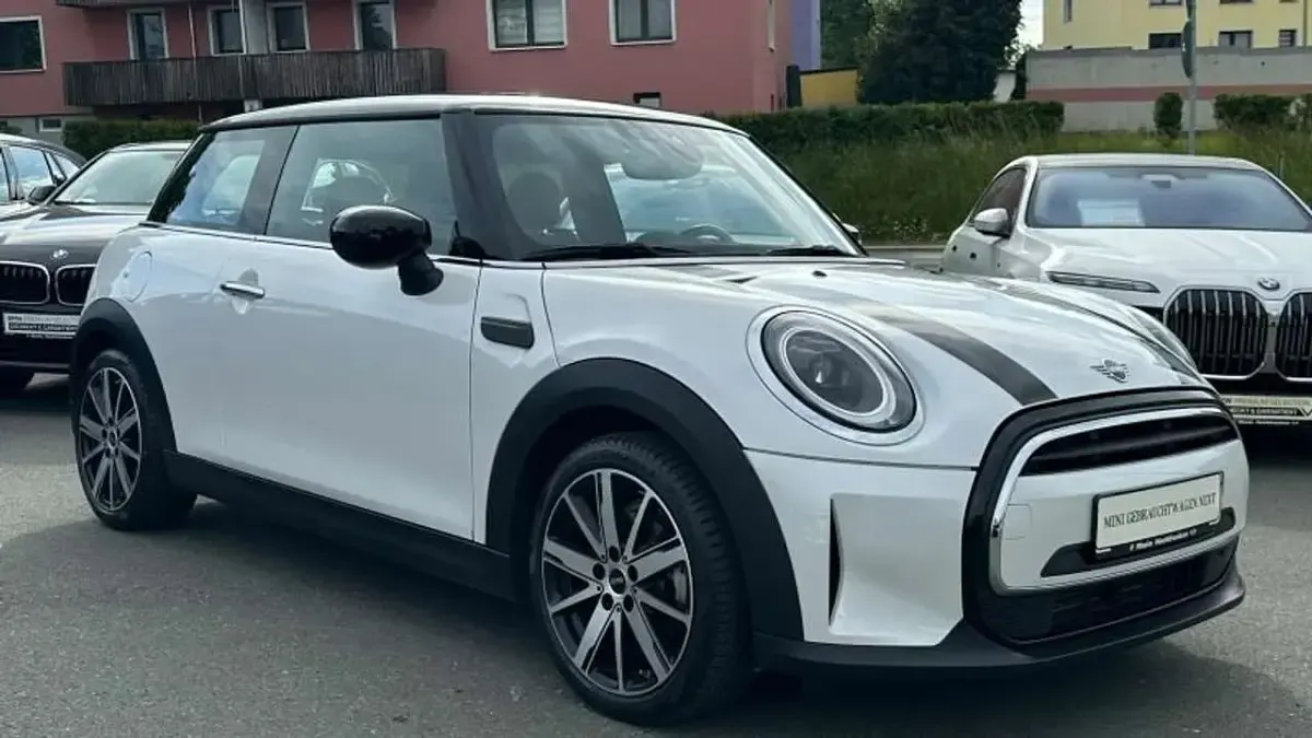 Gebraucht Mini Cooper Pepper 136 PS (100 kW) 2023 Weiß Kleinwagen