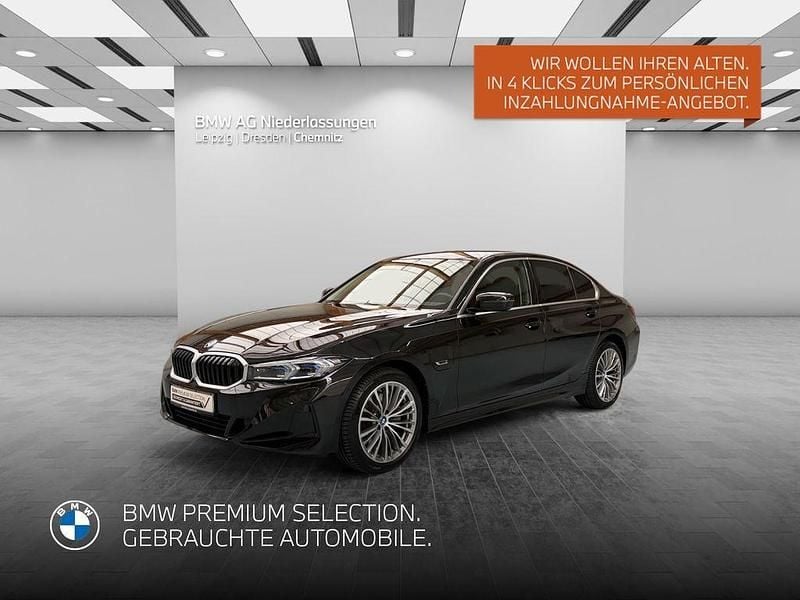 Schwarz Gebraucht 2022 BMW 320e Sport Line Limousine | 26.999 € (Superpreis) - Bild 1/4