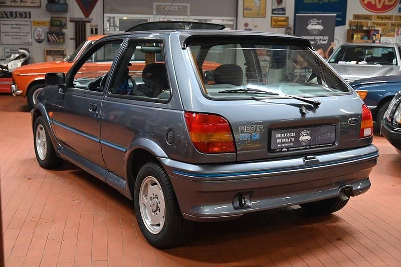 Gebraucht Ford Fiesta 103 PS (75 kW) 1990 Grau Limousine