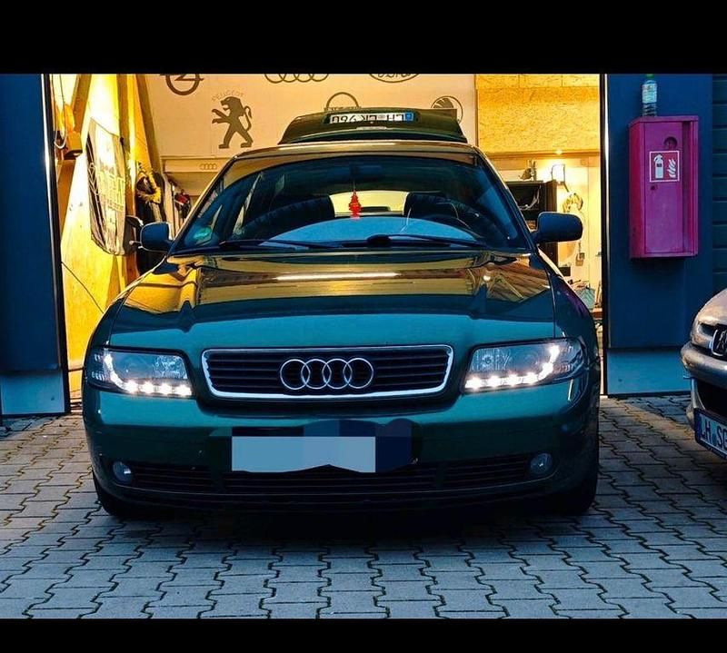 Gebraucht Audi A4 Ambiente 125 PS (91 kW) 1999 Grün Limousine