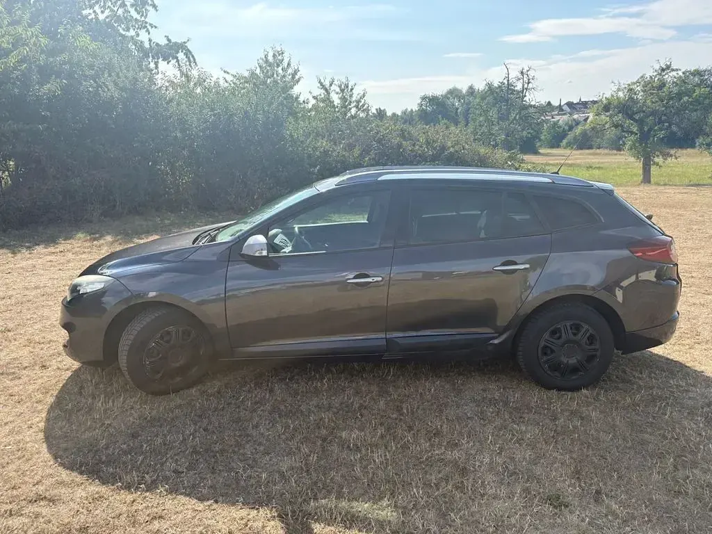 Gebraucht Renault Mégane III Dynamique 131 PS (96 kW) 2010 Grau Limousine
