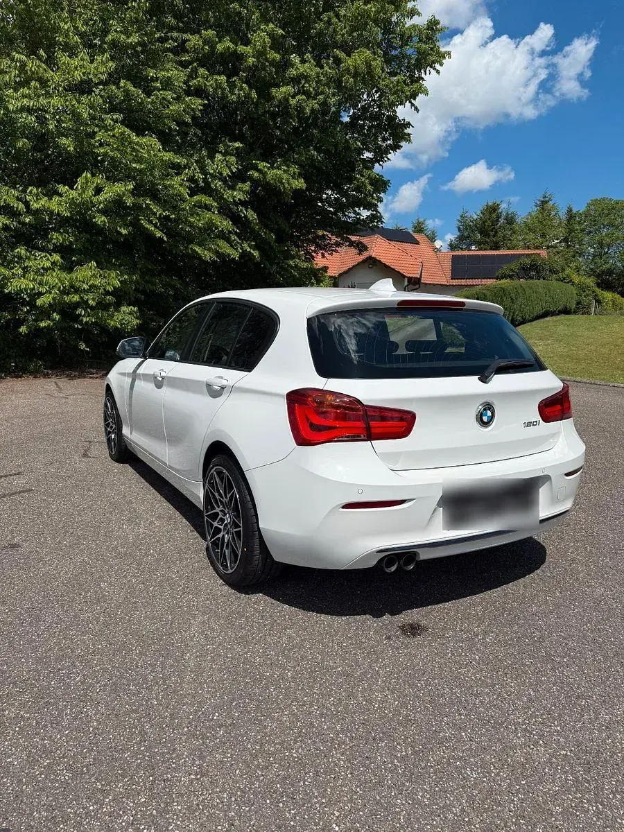 Gebraucht BMW 120 Sport Line 184 PS (135 kW) 2018 Weiß Kleinwagen