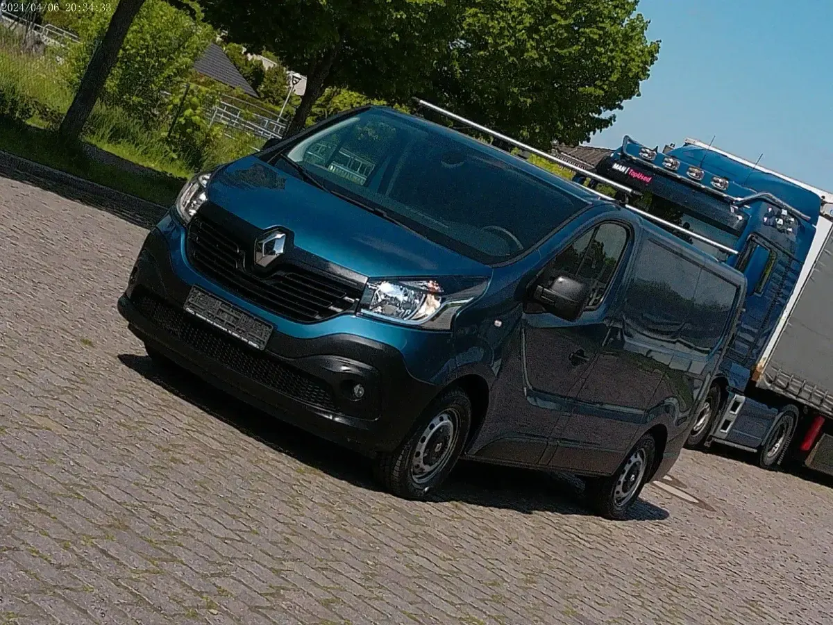 Gebraucht Renault Trafic Komfort 125 PS (91 kW) 2017 Blau Van / Kleinbus