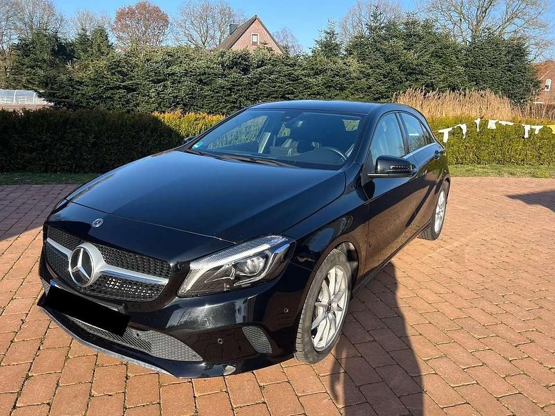 Schwarz Gebraucht 2017 Mercedes A180 Urban Limousine | 17.000 € (Fairer Preis) - Bild 1/4