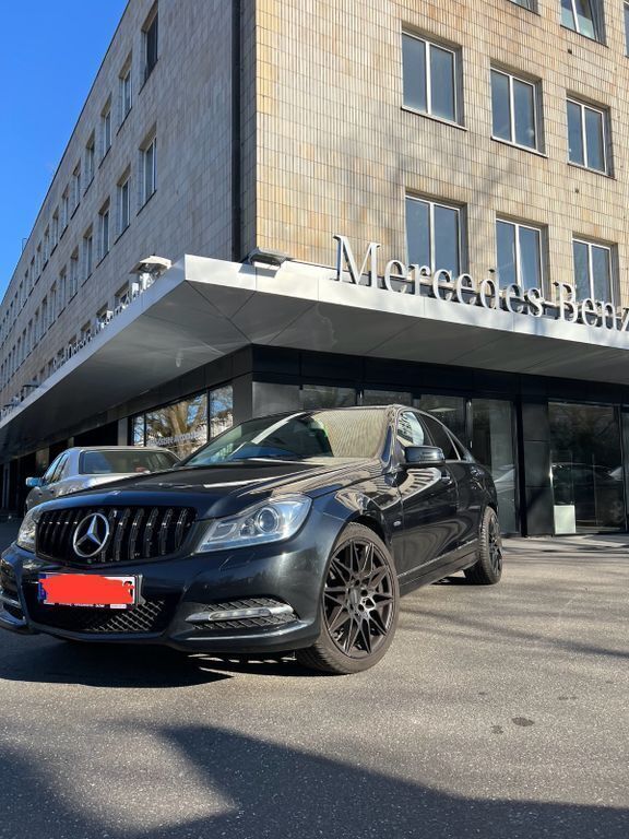 Schwarz Gebraucht 2011 Mercedes C180 Avantgarde Limousine | 14.500 € (Etwas zu teuer) - Bild 1/4