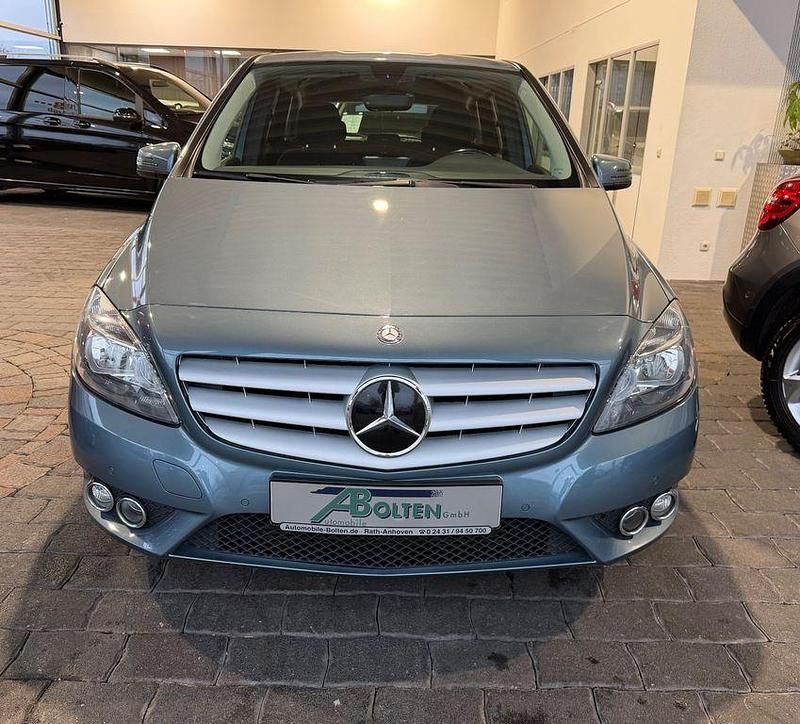 Gebraucht Mercedes B220 170 PS (125 kW) 2015 Blau Van / Kleinbus