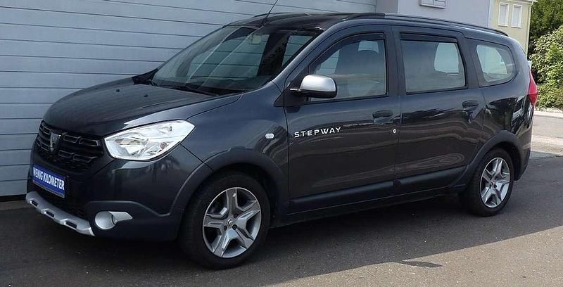 Grau Gebraucht 2021 Dacia Lodgy Stepway Van / Kleinbus | 17.600 € (Teuer) - Bild 1/3