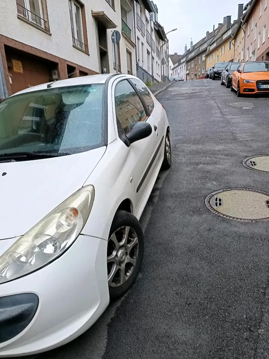 Gebraucht Peugeot 206+ 68 PS (50 kW) 2012 Weiß Kleinwagen