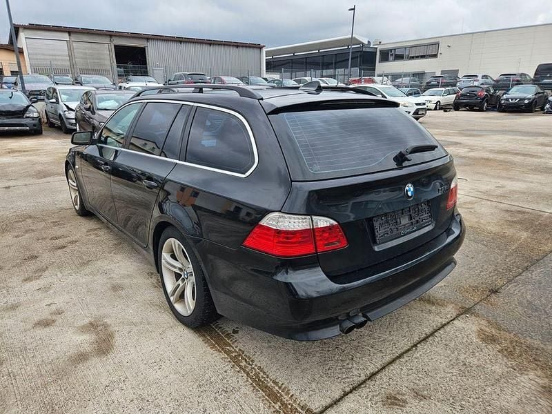 Gebraucht BMW 525 197 PS (144 kW) 2007 Schwarz Kombi