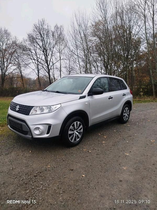 Silber Gebraucht 2018 Suzuki Vitara SUV | 9.500 € (Guter Preis) - Bild 1/4