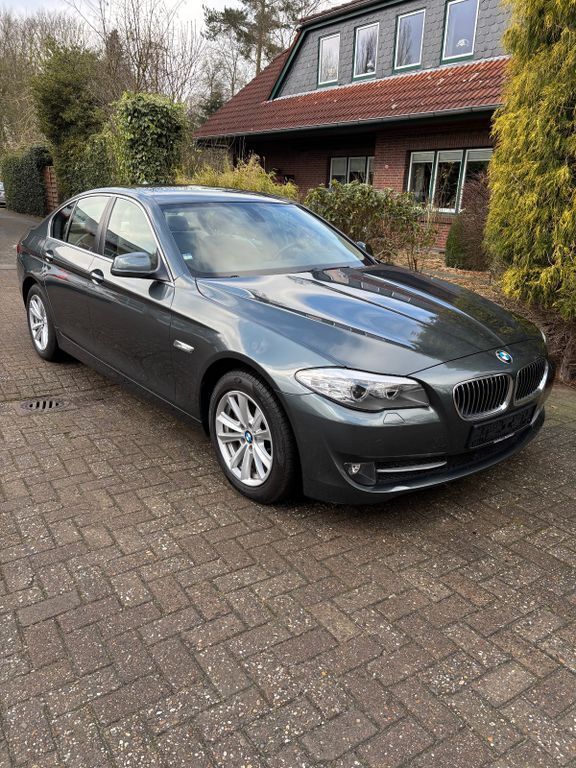 Grün Gebraucht 2011 BMW 525 Limousine | 9.800 € (Guter Preis) - Bild 1/4