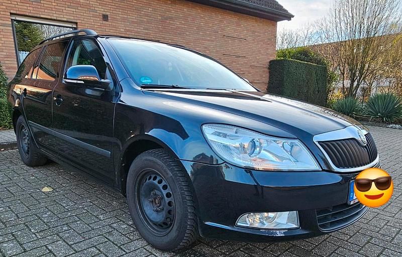 Schwarz Gebraucht 2013 Skoda Octavia Kombi | 4.150 € (Guter Preis) - Bild 1/4
