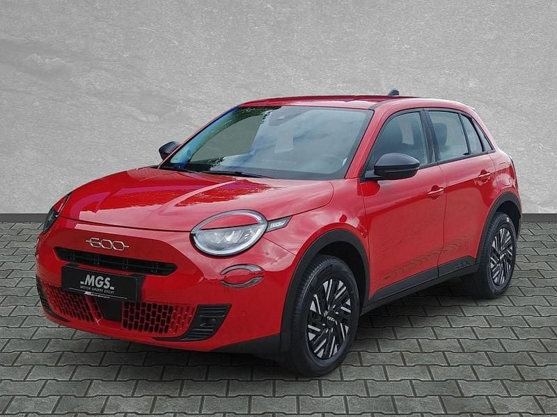 Neu Fiat 600 145 PS (106 kW) 2025 Passione rot SUV
