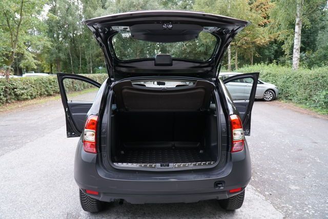 Gebraucht Dacia Duster 105 PS (77 kW) 2014 Schwarz metallic SUV