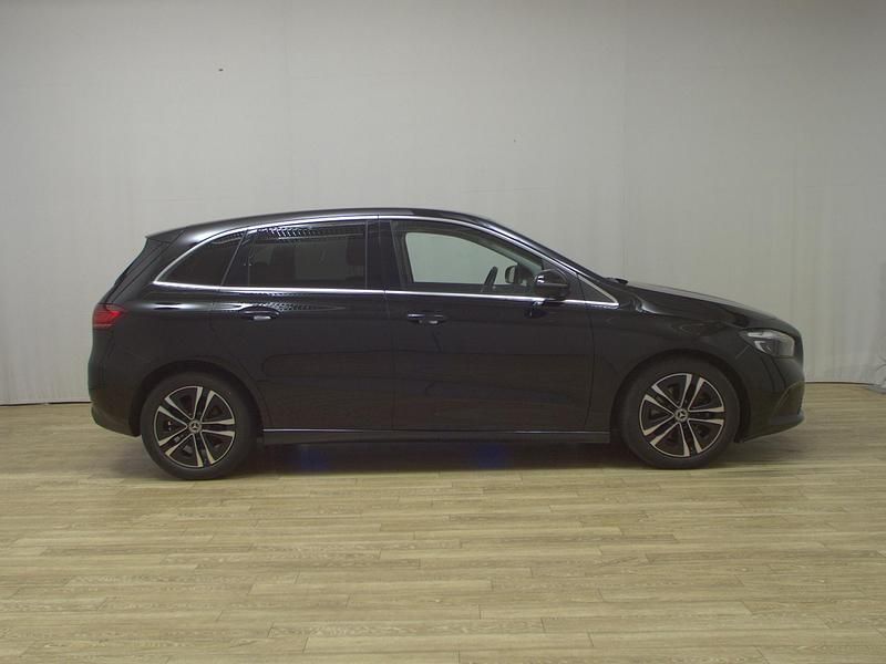 Nachtschwarz uni Gebraucht 2023 Mercedes B200 Progressive Van / Kleinbus | 24.980 € (Superpreis) - Bild 1/4