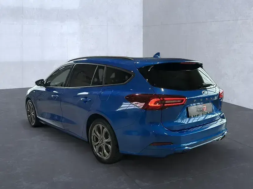 Gebraucht Ford Focus ST-Line 155 PS (114 kW) 2023 Dynamicblau (metallic) Kombi
