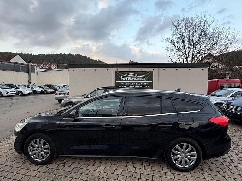 Gebraucht Ford Focus Cool & Connect 125 PS (91 kW) 2018 Schwarz Kombi