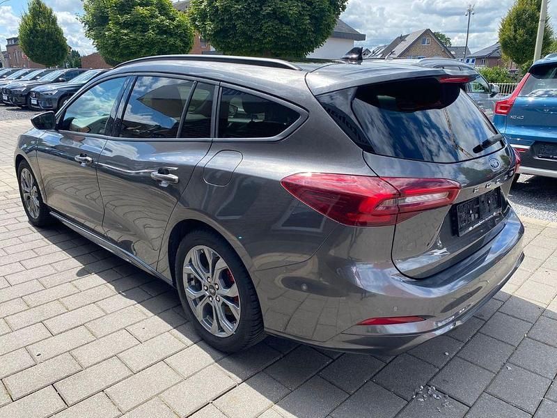 Gebraucht Ford Focus ST-Line 125 PS (91 kW) 2023 Grau Limousine