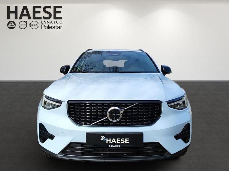 Neu Volvo XC40 Plus 163 PS (119 kW) 2026 Blau SUV