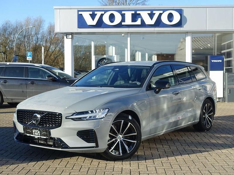 Grau Gebraucht 2025 Volvo V60 Plus Kombi | 37.900 € (Superpreis) - Bild 1/4