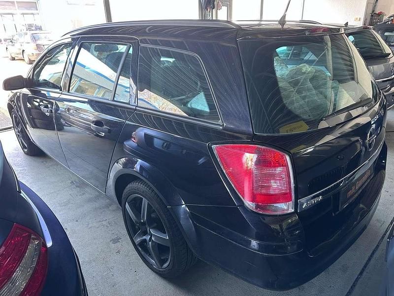 Gebraucht Opel Astra Selection 90 PS (66 kW) 2009 Saphirschwarz mi2 Kombi