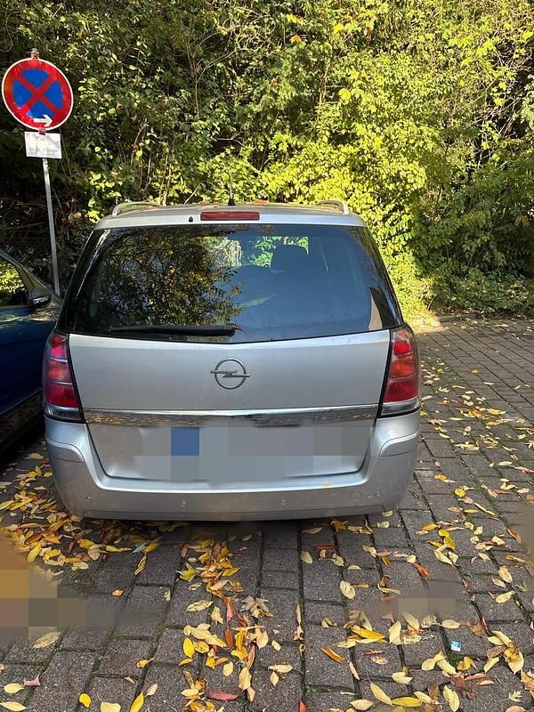 Grau Gebraucht 2005 Opel Zafira Limousine | 4.000 € - Bild 1/4