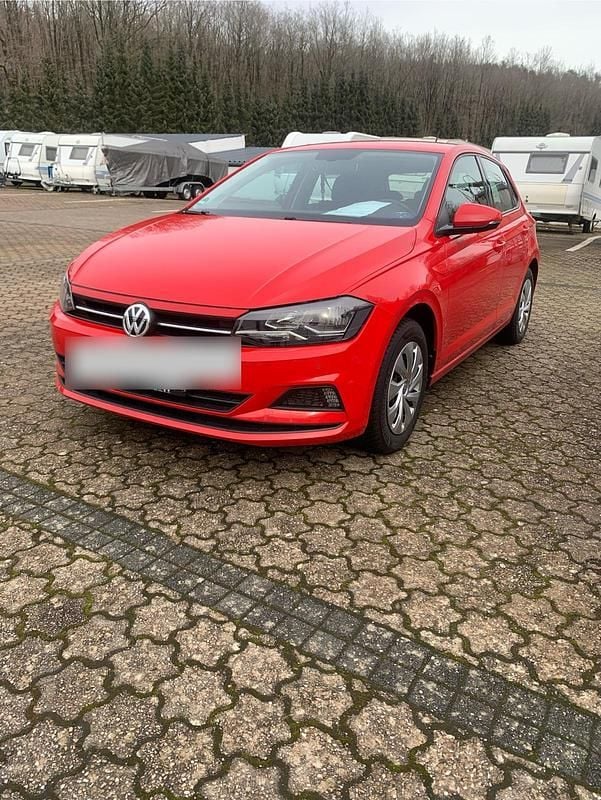 Gebraucht VW Polo Comfortline 75 PS (55 kW) 2018 Rot Kleinwagen