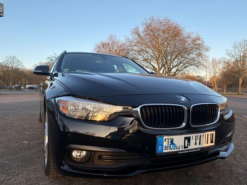 Gebraucht BMW 320 Advantage 163 PS (119 kW) 2015 Schwarz Kombi