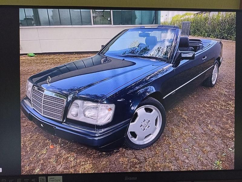 Gebraucht Mercedes E200 Edition 136 PS (100 kW) 1997 Blau Cabrio