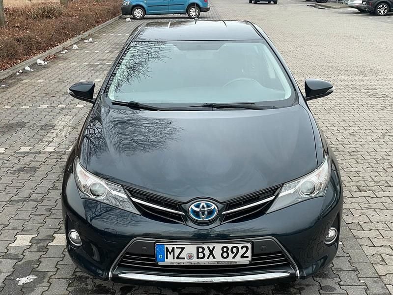 Gebraucht Toyota Auris Hybrid 99 PS (72 kW) 2014 Blau Kleinwagen