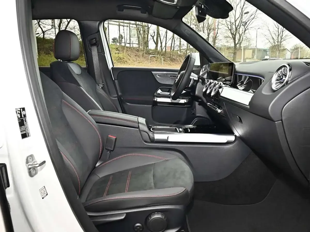 Gebraucht Mercedes GLB220 AMG line 190 PS (139 kW) 2026 Weiß SUV