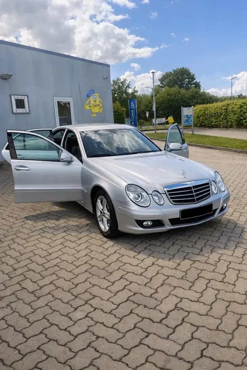 Usado Mercedes E200 136 CV (100 kW) 2009 Plateado Berlina