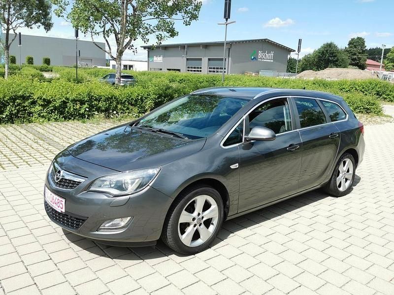 Grau Gebraucht 2010 Opel Astra Sport Kombi | 3.250 € (Guter Preis) - Bild 1/4