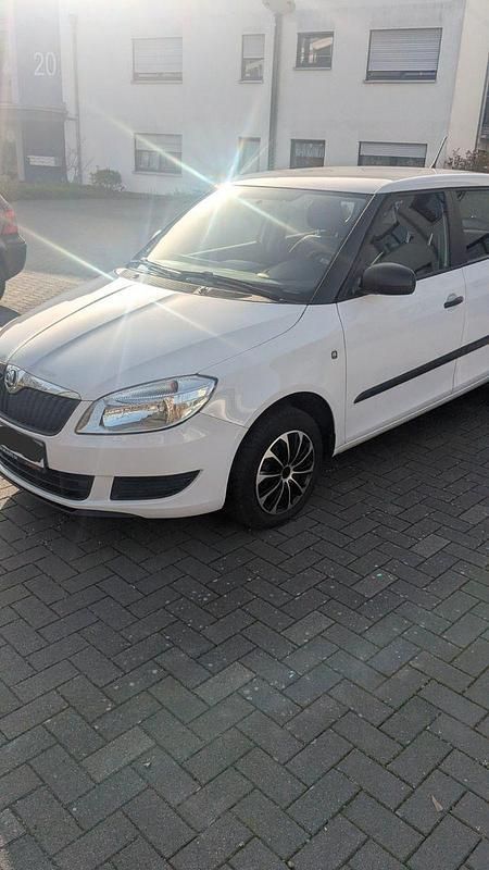 Gebraucht Skoda Fabia Active 86 PS (63 kW) 2014 Weiß Kleinwagen