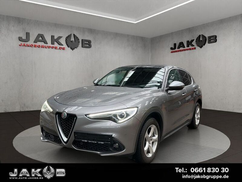 Silber Gebraucht 2018 Alfa Romeo Stelvio Super SUV | 24.990 € (Teuer) - Bild 1/4