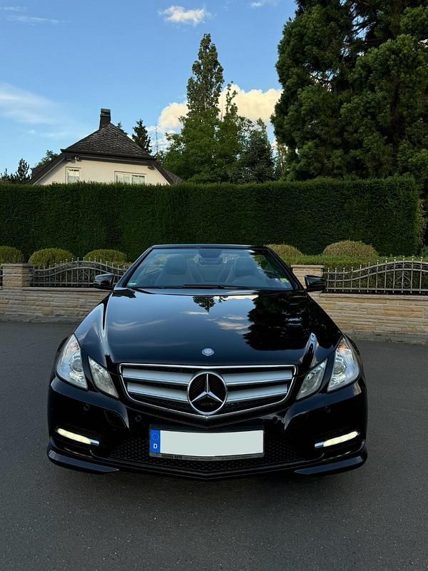 Gebraucht Mercedes E220 AMG 170 PS (125 kW) 2012 Schwarz Cabrio