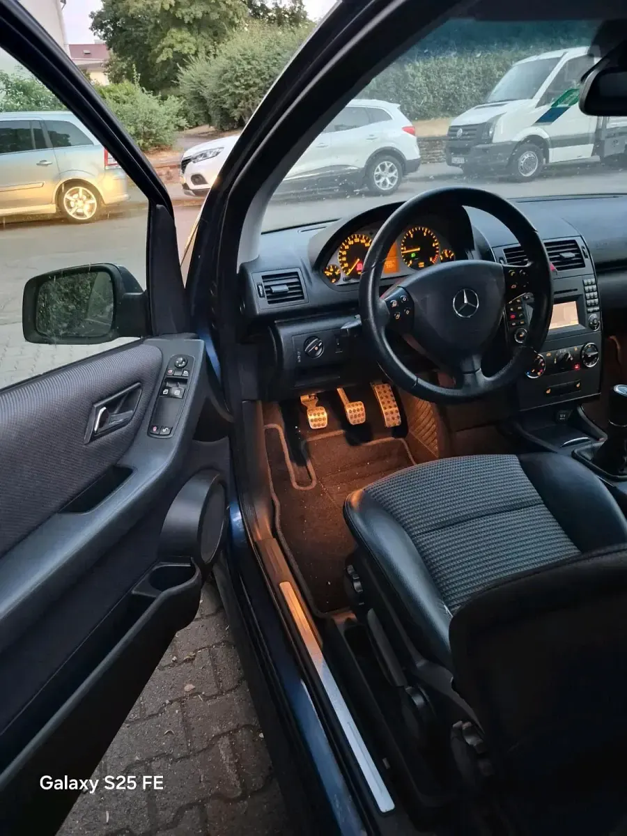 Gebraucht Mercedes A180 109 PS (80 kW) 2009 Blau Kleinwagen