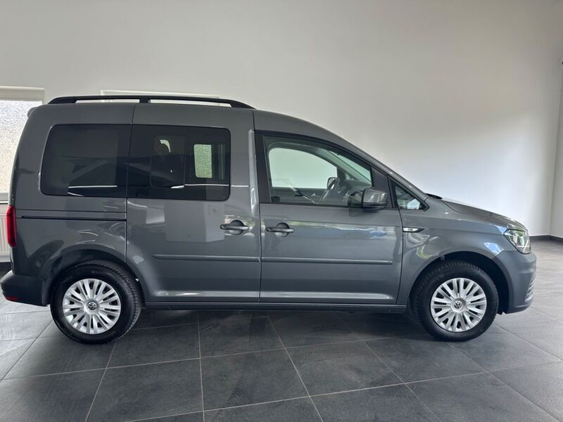 Grau Gebraucht 2019 VW Caddy Beach Van / Kleinbus | 21.500 € - Bild 1/4