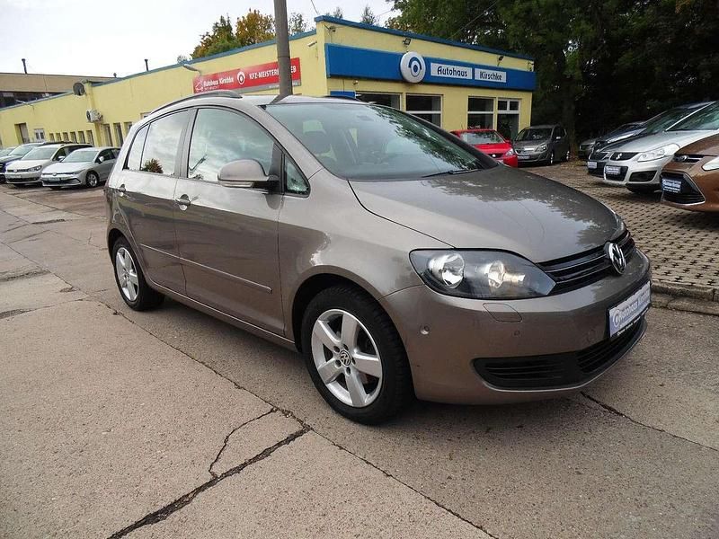 Kaschmirbraun (metallic) Gebraucht 2013 VW Golf Plus Cross Comfortline Van / Kleinbus | 12.600 € - Bild 1/4