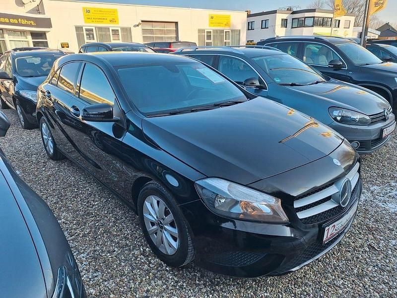 Gebraucht Mercedes A180 122 PS (89 kW) 2014 Schwarz Limousine