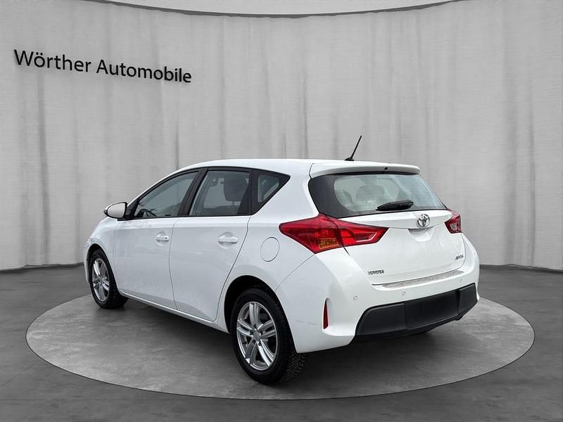 Gebraucht Toyota Auris 99 PS (72 kW) 2015 Weiß Limousine