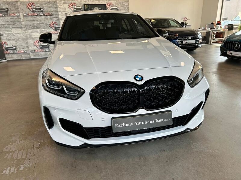 Weiß Gebraucht 2022 BMW M135 Performance Kleinwagen | 32.990 € (Fairer Preis) - Bild 1/4