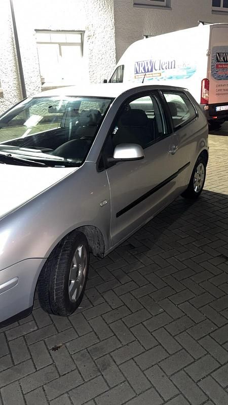 Gebraucht VW Polo 63 PS (46 kW) 2003 Silber Kleinwagen